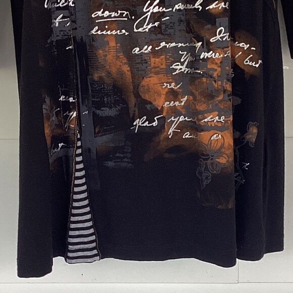 Canda tunic top letter graphic script medium.  0274 - Picture 5 of 10